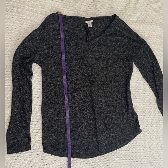 A new day long sleeve v-neck shirt - Picture 5 of 6